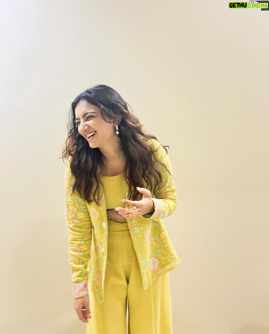 Janessa Lakhani - 355 Likes - She livin’ a life just like a movie star✨
#janessalakhani