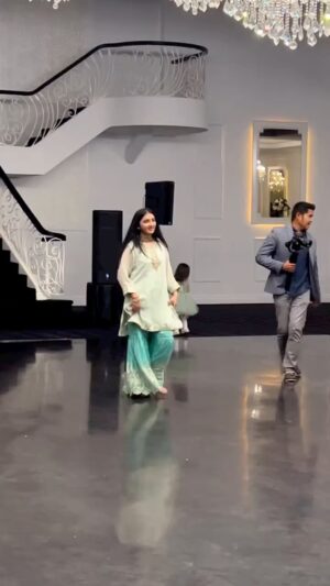 Janessa Lakhani Instagram - I was performing at a gig, and this happened!!!
dc: @teamnaach @nicoleconcessao @bhaiyajiismile
#explorepage #explore #trending #bollywood #dance #indianwedding #weeding #weedingseason #bollyshake #salmankhan #katrinakaif #dildiyagallan #teamnaach #teamnaachchoreography #janessalakhani