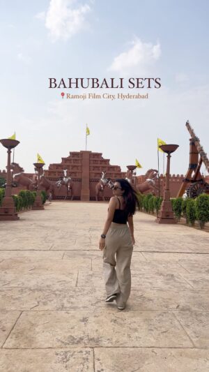 Janessa Lakhani Instagram - CWM to the Bahubali Sets at Ramoji Film City🎥🎬🎞️🍿
📍 @ramojifilmcity
#bahubalisets #ramojifilmcity #trending #comewithme #vlog #janessalakhani