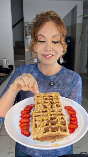 Janet Barboza Instagram - Así preparo mis wafles saludables, ligeros, esponjosos y nutritivos.🥞💚
#janetbarboza #recetas #cocina #hogar #fblifestyle #estilodevida #recetasaludable #vidasana