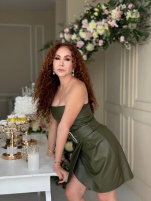 Janet Barboza Instagram - ¡Fotos de cumpleaños!🎂 📸🎞️

Vestido @mya_modach