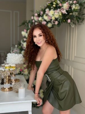 Janet Barboza Instagram - ¡Fotos de cumpleaños!🎂 📸🎞️
Vestido @mya_modach