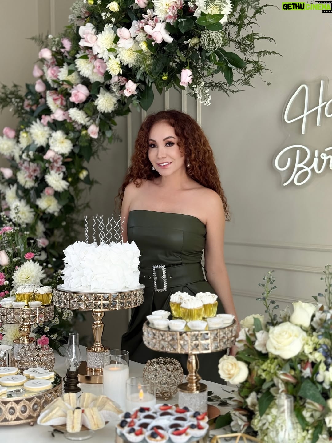 Janet Barboza - 2.8K Likes - ¡Fotos de cumpleaños!🎂 📸🎞️

Vestido @mya_modach