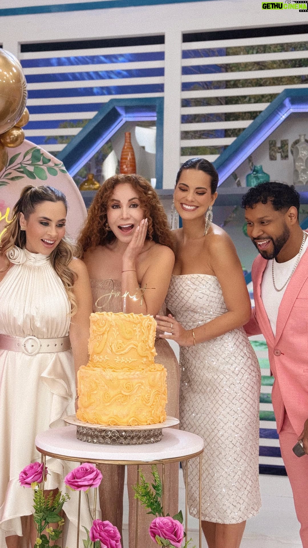 Janet Barboza - 8K Likes - Happy bday @janetbarbozaa 🎂🩷🌙✨👌🏻📸 una celebración muy a nuestro estilo, lo dimos todo 🤭 #bday #felizcumple