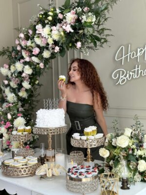 Janet Barboza Instagram - ¡Fotos de cumpleaños!🎂 📸🎞️

Vestido @mya_modach