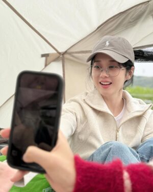 Jang Na-ra Instagram - 오랜만에 즐거운 소풍🌸
사랑하는 멍벤 친구들과 멍뭉이들❤️