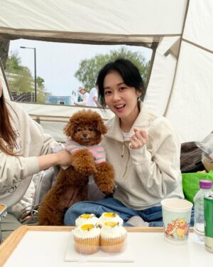 Jang Na-ra Instagram - 오랜만에 즐거운 소풍🌸
사랑하는 멍벤 친구들과 멍뭉이들❤️