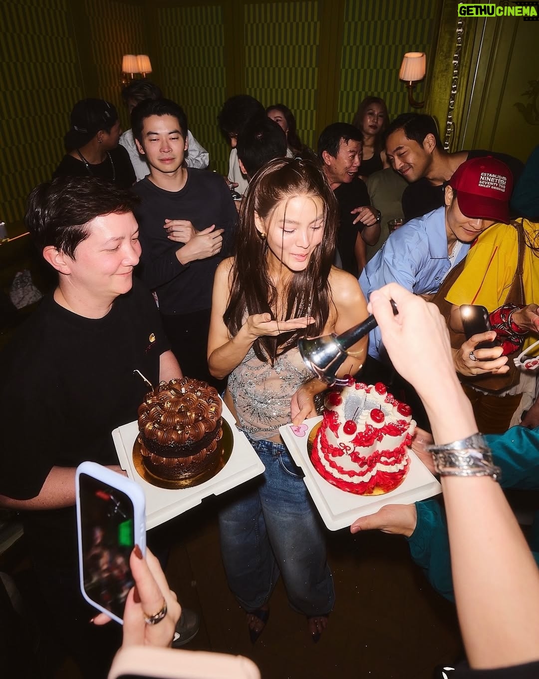 Janie Tienphosuwan - 54.7K Likes - 44 🎂