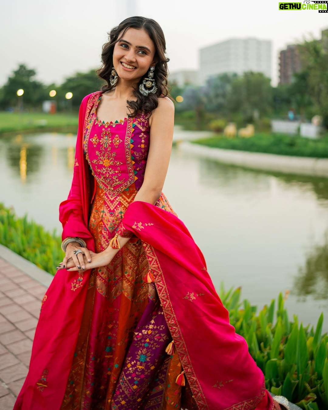 Janki Bodiwala - 263.6K Likes - Shine brighter this season with the sleek new vivo V60e!

 With vivo’s first 200MP main camera   India’s First AI Festival Portrait makes every celebration picture-perfect 📸 

Grab yours now on vivo.com!

#SlayEveryDetail #vivoV60e #PortraitSoPro @vivo_india