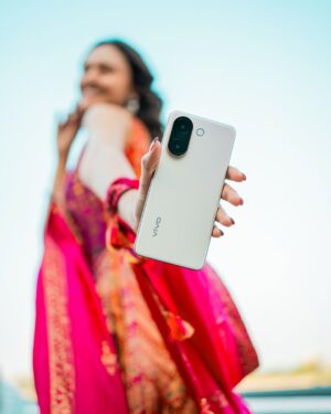 Janki Bodiwala Instagram - Shine brighter this season with the sleek new vivo V60e!

 With vivo’s first 200MP main camera   India’s First AI Festival Portrait makes every celebration picture-perfect 📸 

Grab yours now on vivo.com!

#SlayEveryDetail #vivoV60e #PortraitSoPro @vivo_india