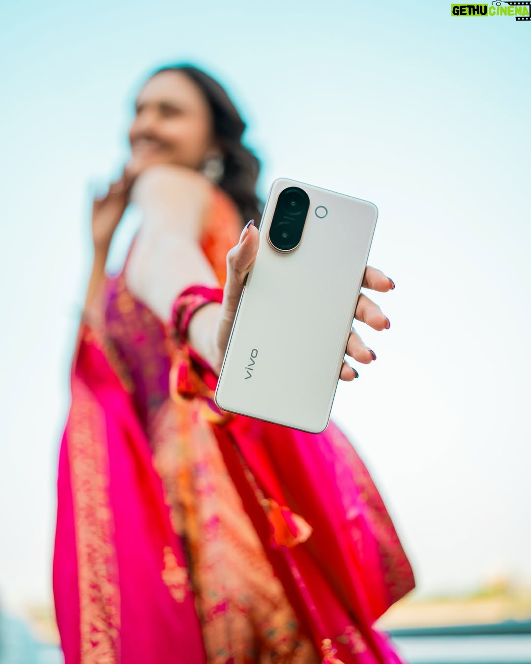Janki Bodiwala - 263.6K Likes - Shine brighter this season with the sleek new vivo V60e!

 With vivo’s first 200MP main camera   India’s First AI Festival Portrait makes every celebration picture-perfect 📸 

Grab yours now on vivo.com!

#SlayEveryDetail #vivoV60e #PortraitSoPro @vivo_india