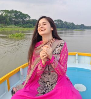 Jannatul Ferdous Oishee Instagram - Where the river flows, time slows.
