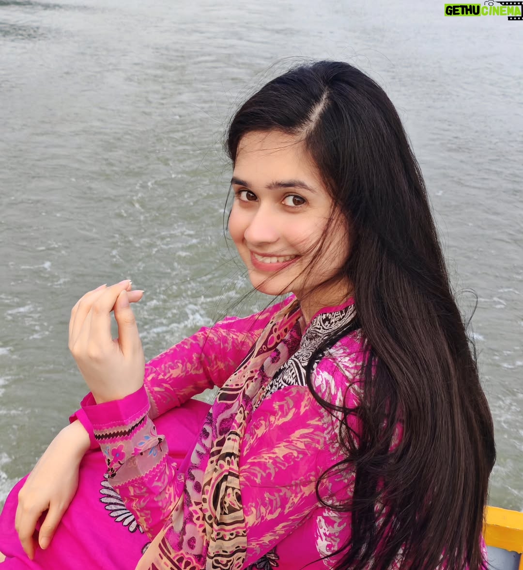 Jannatul Ferdous Oishee - 13.4K Likes - Where the river flows, time slows.
