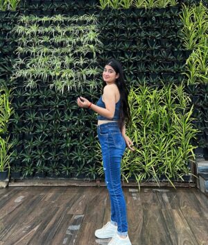 Janshi Dayal Instagram - 🍃💀