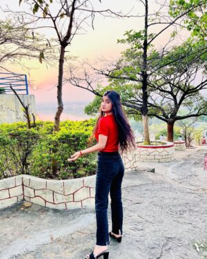 Janshi Dayal Instagram - She had her own sunset, in those brown eyes of hers 🕊🧡
