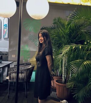 Janshi Dayal Instagram - At the end of the day, it’s night 🤧🖤