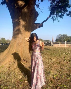 Janshi Dayal Instagram - 🤍🌷
