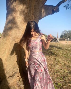Janshi Dayal Instagram - 🤍🌷