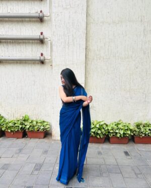 Janshi Dayal Instagram - 💙🪞🌙🕊️