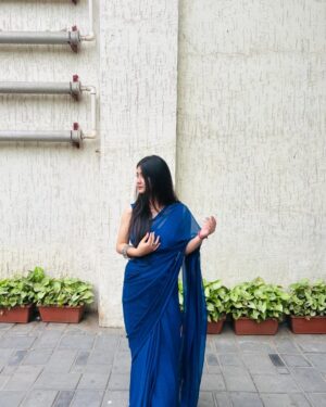 Janshi Dayal Instagram - 💙🪞🌙🕊️