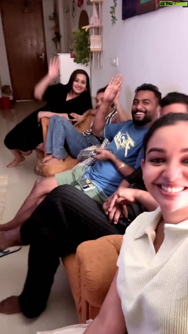 Jaseela Parveen - 25.7K Likes - അങ്ങനെ വീണ്ടും ഞങ്ങൾ കണ്ടുമുട്ടി 🤩
@sreevidya__mullachery 
@aiswaryarajeev_official 
@annachackoofficial @bineeshbastin 
@jaseela_parveen