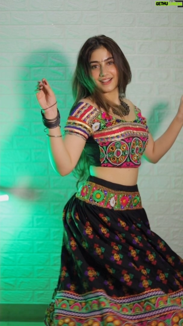 Jasmeet Kaur - 18.9K Likes - Navaratri begins🦚🖤

#reels #navaratri #trending #reelitfeelit