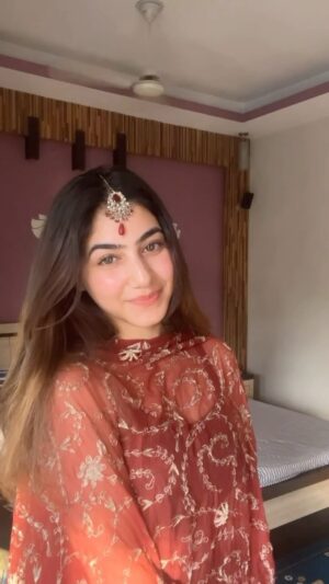 Jasmeet Kaur Instagram - Khwaabo mein aa na..ā„ļø
#reels #reelitfeelit #trending