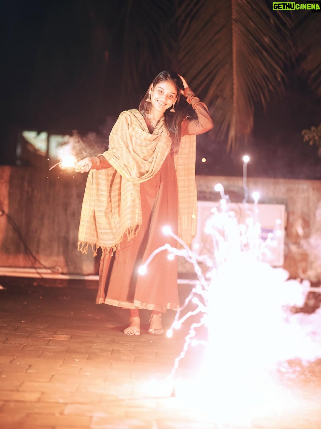 Jasmine Parveen - 24K Likes - 🎇✨
.
.
Pc: @vjnawin 
.
.