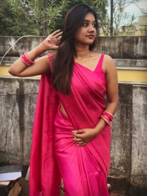 Jasmine Parveen Instagram - Happy Diwali🪔
.
.
Saree: @isha.designs.s 
Necklace: @kajal_jewellery 
Bangles: @ad.creations.store