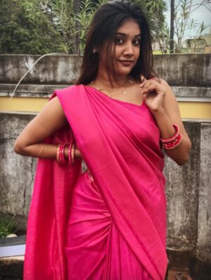 Jasmine Parveen Instagram - Happy Diwali🪔
.
.
Saree: @isha.designs.s 
Necklace: @kajal_jewellery 
Bangles: @ad.creations.store