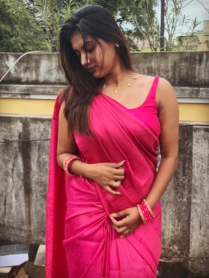 Jasmine Parveen Instagram - Happy Diwali🪔
.
.
Saree: @isha.designs.s 
Necklace: @kajal_jewellery 
Bangles: @ad.creations.store