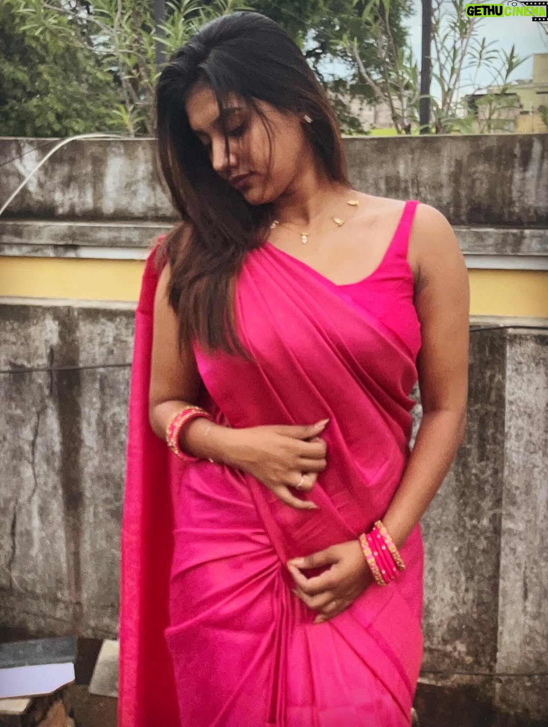 Jasmine Parveen - 18.2K Likes - Happy Diwali🪔
.
.
Saree: @isha.designs.s 
Necklace: @kajal_jewellery 
Bangles: @ad.creations.store