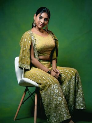 Jasmine Parveen Instagram - Not just an outfit, it’s a whole mood 💚
.
.
Outfit From: @saiya_couture 
Pc: @dop_hem 
Mua: @owl_ly_artist 
Studio: @ravalstudios 
.
.