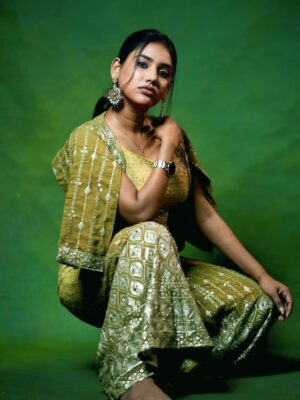 Jasmine Parveen Instagram - Not just an outfit, it’s a whole mood 💚
.
.
Outfit From: @saiya_couture 
Pc: @dop_hem 
Mua: @owl_ly_artist 
Studio: @ravalstudios 
.
.