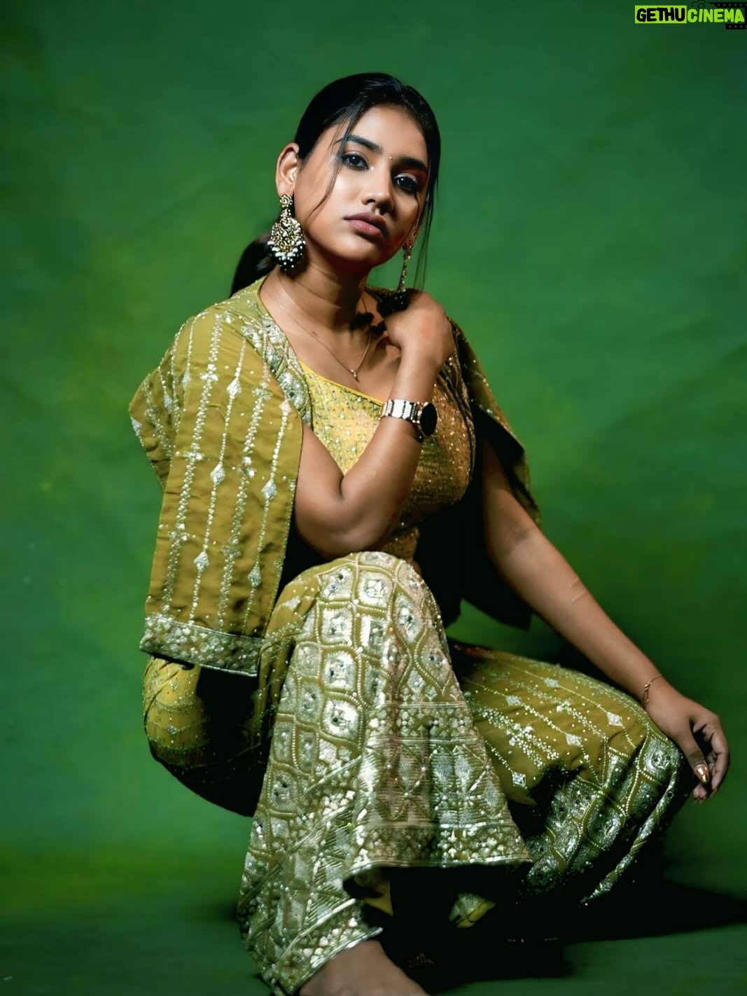 Jasmine Parveen - 17.7K Likes - Not just an outfit, it’s a whole mood 💚
.
.
Outfit From: @saiya_couture 
Pc: @dop_hem 
Mua: @owl_ly_artist 
Studio: @ravalstudios 
.
.