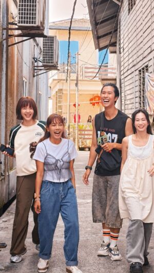 Jasmine Sim Instagram - Why like that. Can someone explain??????