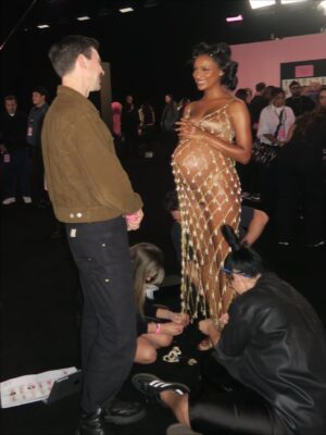 Jasmine Tookes Instagram - I’ve been walking the Victoria’s Secret Fashion Show since 2012… and never in a million years did I think I would open it,  especially among so many of the iconic and incredible women who have defined this brand.

This moment felt out of sight in every way. At nine months pregnant, I didn’t expect to even get the call, but when I did, and Adam shared the story, the symbolism of Venus, the strength, the rebirth, the divine feminine energy woven through it, I knew it was exactly where I was meant to be. 🥹

VS has been such a meaningful part of my career, and to witness the brand’s evolution, its growth, its renewed sense of purpose, has been nothing short of magical. The outpouring of love and support from so many of you has moved me more than I can ever say. I was trying so hard to not cry down the runway.

To my doctors, family and everyone who helped keep me and baby safe through this journey, thank you from the bottom of my heart. I truly didn’t think this would be possible… but we did it & In heels!!! 

I’ve always believed in the power of manifestation and goddess energy…maybe I called this one in a little too strongly. 😉

And to @adamselman… what an angel you are. When you told me the news, I was in absolute shock and tears, I think I couldn’t even speak. I still remember walking your very first Adam Selman show in 2014, and to stand here a decade later, sharing this moment together, feels so full circle. I’m forever grateful to have represented @victoriassecret again in such an impactful, history-making way.

It took me a while to even find the words, because every time I think about it, I get emotional. If you told 14-year-old Jasmine, the girl who had every VS Angel on her school binder, that she would one day not only walk the show nine times, but open it, pregnant, as the embodiment of Venus herself… she wouldn’t have believed a single word.

But every step, every show, every lesson led me right here.

Thank you to every VS fan, I see all of your videos & messages and I’m truly over the moon. 

Thank you @piergiorgio & the entire VS team!

A few short weeks until baby boy arrives, and I can’t wait for him to see this one day. 

LOVE YOU ALL!!!