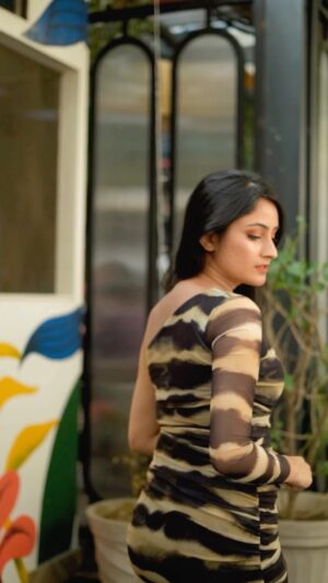 Jaspreet Kaur Instagram - Totally hooked on this song ❤️
Dress - @zara
🎥- @third_eye_production_
Location courtesy- @dichadelhi
#currentfavorite #diljitdosanjh #trendingsongs #punjabisong #punjabisongs #zara #zaradress #bodycon #bodycondress