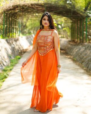 Jaspreet Kaur Instagram - Desi sunshine 🌞
📸- @third_eye_production_
Dress - @mamtasareegandhimarket
#orangedress #orangeethnic #ethnicwear #ethnicdress #indiandress #indianoutfit #indianinfluencer #ethnicinfluencer #chandsifarish #fannah