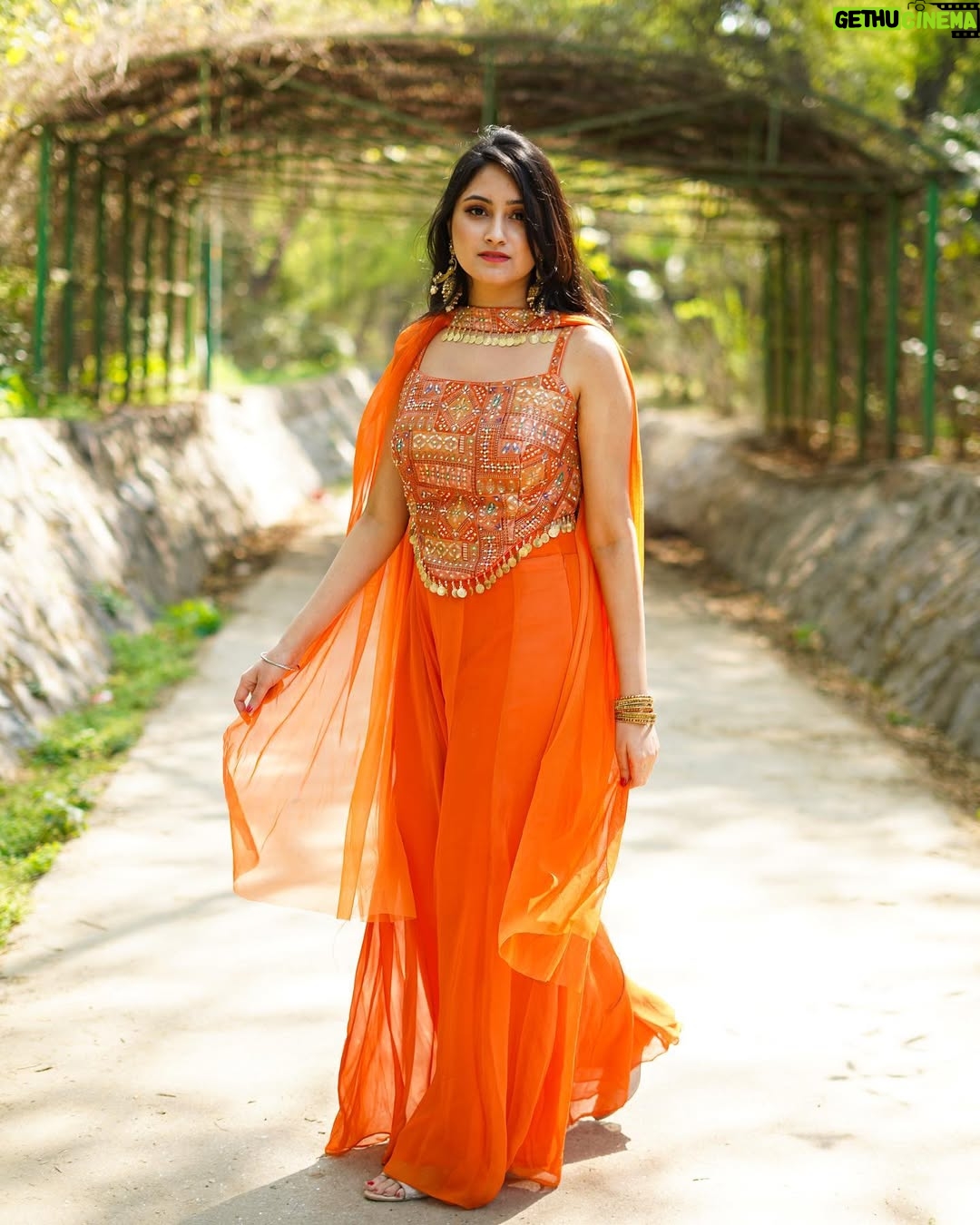 Jaspreet Kaur - 2.4K Likes - Desi sunshine 🌞 

📸- @third_eye_production_ 
Dress - @mamtasareegandhimarket 

#orangedress #orangeethnic #ethnicwear #ethnicdress #indiandress #indianoutfit #indianinfluencer #ethnicinfluencer #chandsifarish #fannah