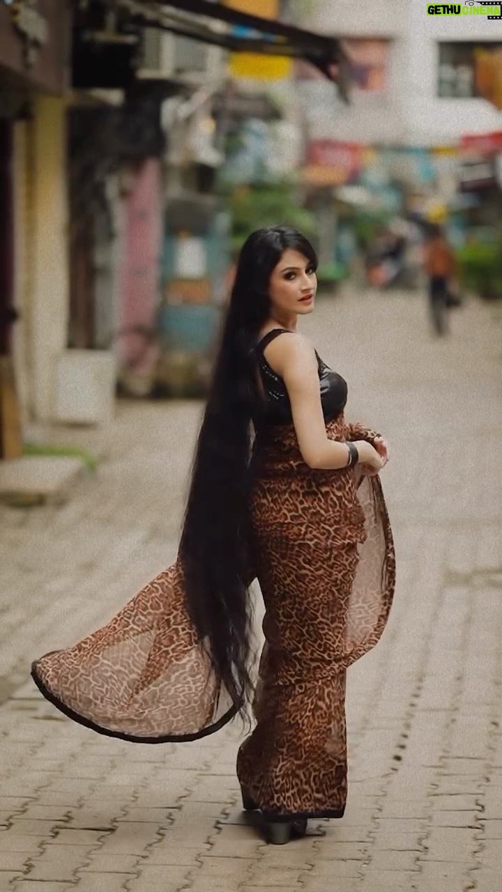 Jaspreet Kaur - 12.7K Likes - Retro saree feels 💫 

🎥- @camera.xpressions 
Edited by - @webgnix 
MUA - @makeupartistsadhna 
Saree - @meeshoapp 

#retrosaree #animalprints #printedsaree