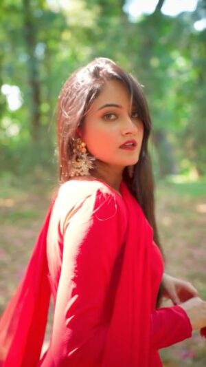 Jaspreet Kaur Instagram - This song 🤌🏻
#indianoutfit #indianinfluencer #ethnicwear