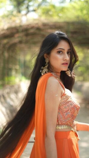 Jaspreet Kaur Instagram - Desi core 💞
.
.
.
Dress- @mamtasareegandhimarket
🎥- @third_eye_production_
Editing- @aks_hay96
#ethnicdress #ethnicwear #ethnicwearonline #ethnicearrings #ethnicfascination #delhiblogger #delhiinfluencer #indianblogger #indianinfluencer