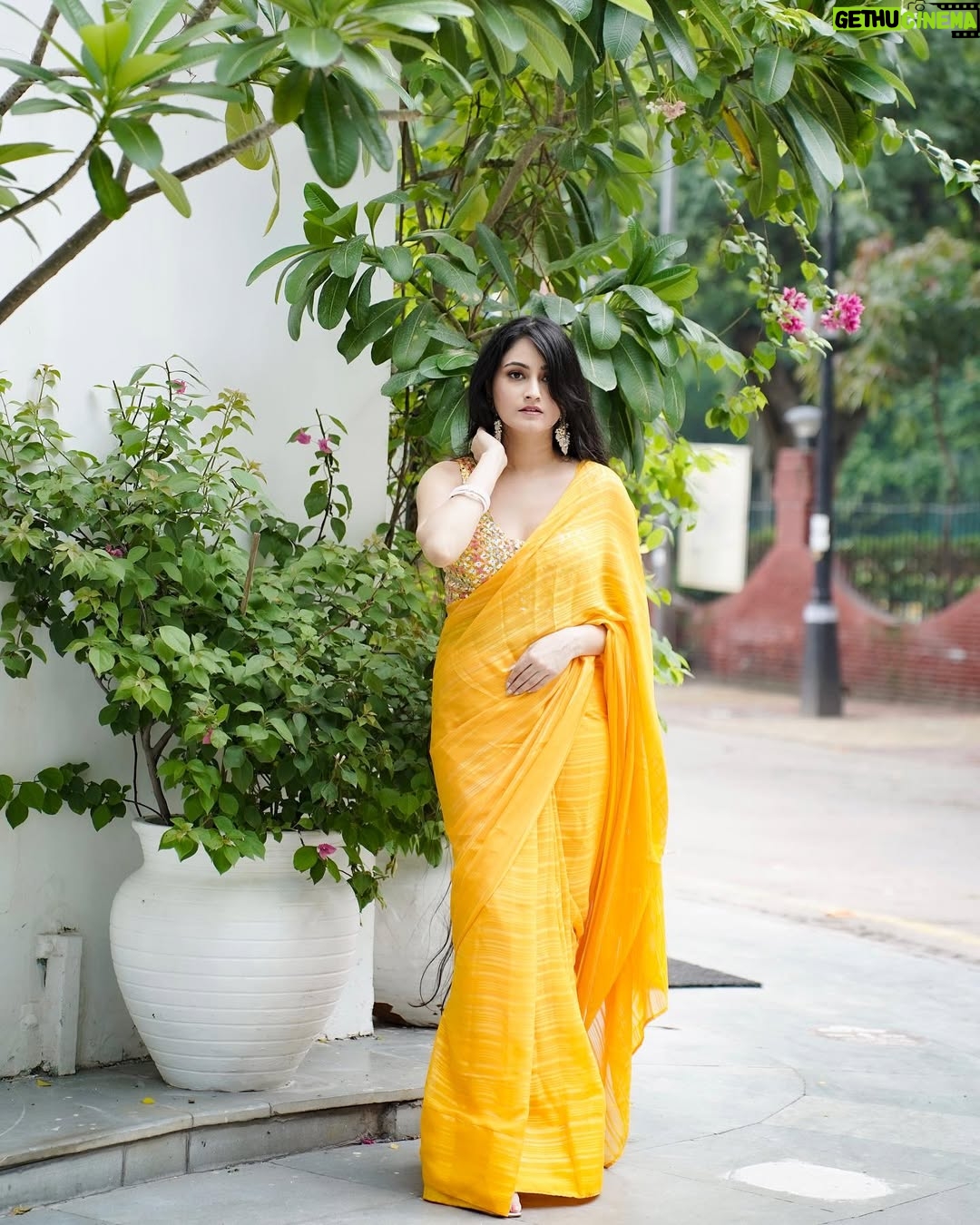 Jaspreet Kaur - 2.1K Likes - Love this yellow saree from @kashvi_saree ❤️

#saree #yellowsaree #sareelook #sareelove
