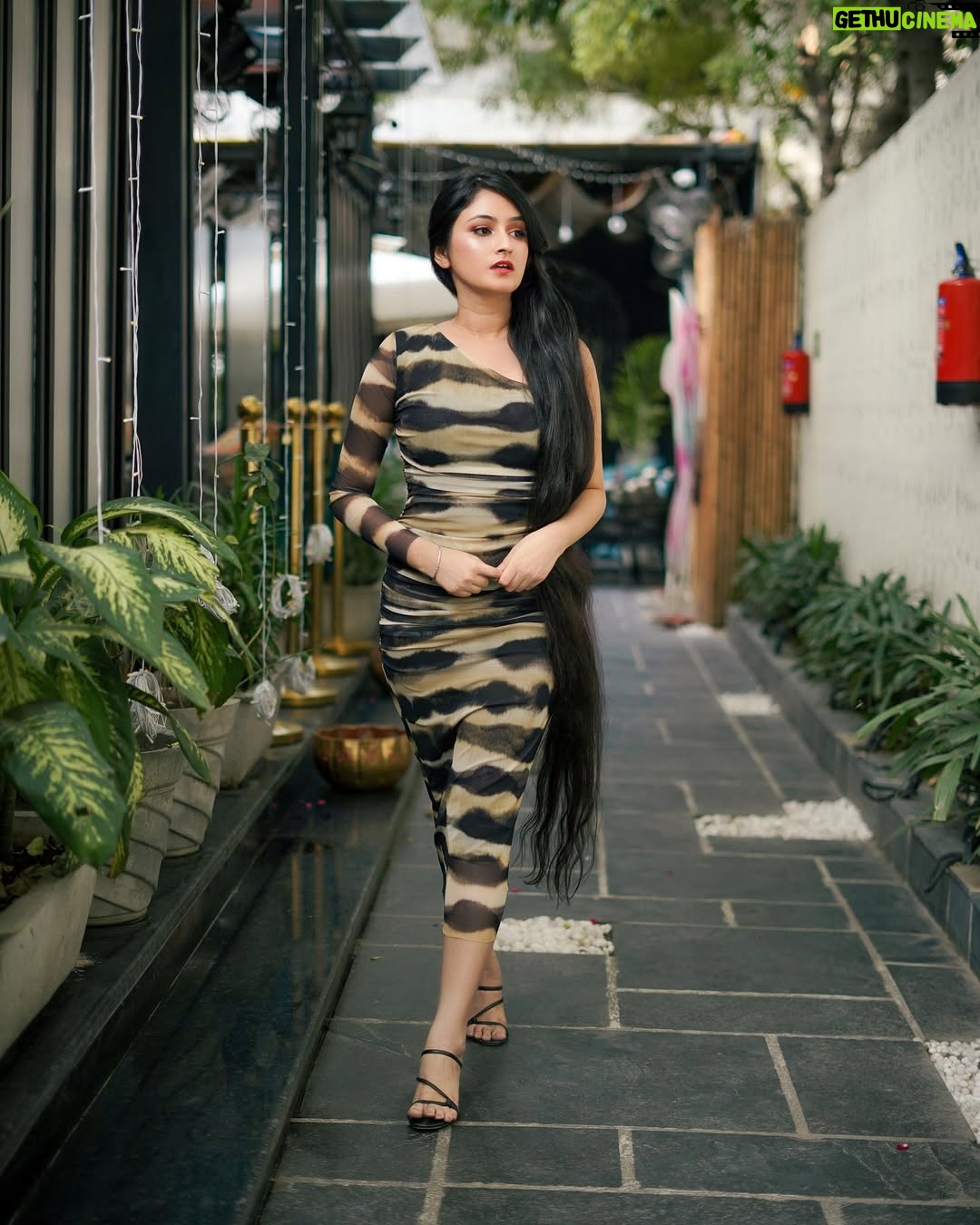 Jaspreet Kaur - 1.6K Likes - Can’t get over this stunning outfit from @zara
Location courtesy- @dichadelhi 
📸- @third_eye_production_
#zara #zaraoutfit #zarawoman #bodycon #delhinfluencer #mumbainfluencer