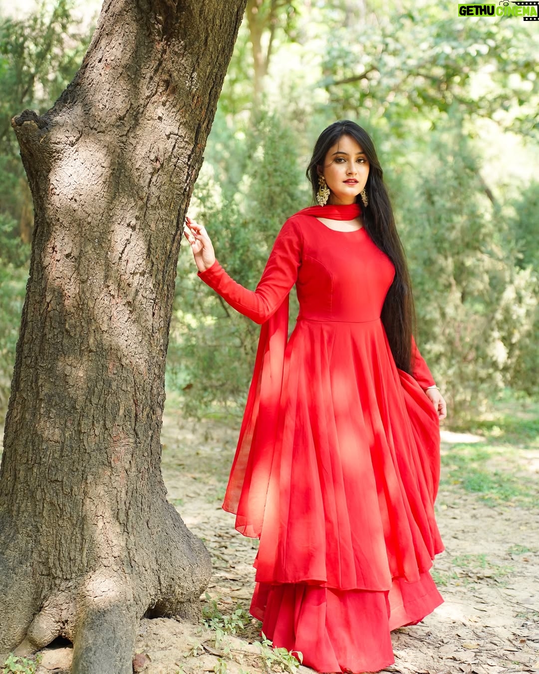 Jaspreet Kaur - 1.9K Likes - Stay grounded. Protect your energy.
Vibrate higher. 💫

📸- @third_eye_production_ 
MUA - @makeupby_megha29 

#ethnicfashion #redoutfit #redwear