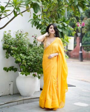 Jaspreet Kaur Instagram - Love this yellow saree from @kashvi_saree ❤️
#saree #yellowsaree #sareelook #sareelove