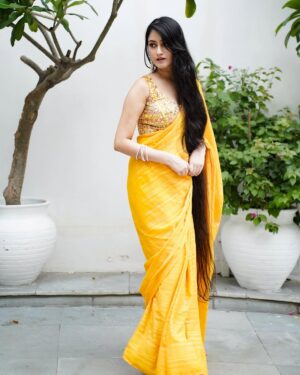 Jaspreet Kaur Instagram - Love this yellow saree from @kashvi_saree ❤️
#saree #yellowsaree #sareelook #sareelove