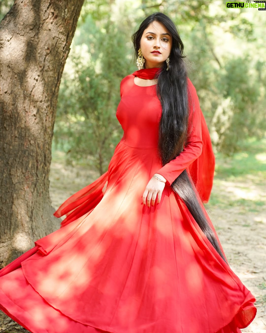 Jaspreet Kaur - 1.9K Likes - Stay grounded. Protect your energy.
Vibrate higher. 💫

📸- @third_eye_production_ 
MUA - @makeupby_megha29 

#ethnicfashion #redoutfit #redwear