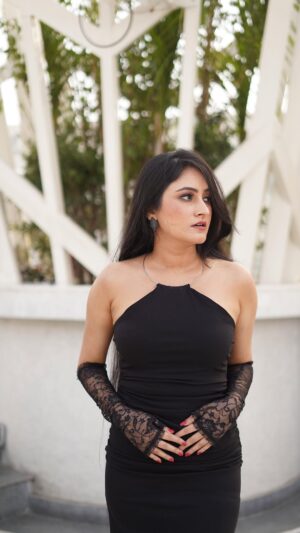 Jaspreet Kaur Instagram - Totally in love with this look ❤️
🎥 - @third_eye_production_
MUA - @makeoversrohan
Edited by - @aks_hay96
#blackdress #vintage style #stylelook #style #smokeyeyes #smokeyeyelook #delhibloggers #delhiblogger #bangalorediaries #bangaloreinfluencer